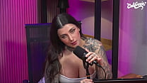 MORENA GOSTOSA D&Aacute; SHOW DE ASMR E ARROTO