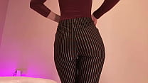 Her stripped pants show round ass so good