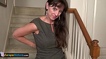 EUROPEMATURE Maman géniale Rose masturbation en solo