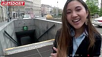 LETSDOEIT - Une jeune fille asiatique a des relations sexuelles en POV à l'étranger avec un gars local - May Thai et Charlie Dean