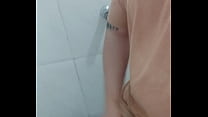 Novinho dotado gozando gostoso