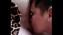 Joven embarazada chorrea cuando le chupan la vagina