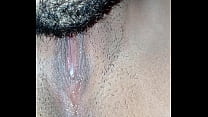 El me chupo todo el clitoris hasta llegar al orgasmo