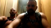 Couple gay fumant très chaud