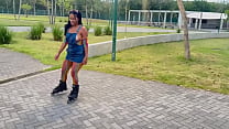 encontrei com uma novinha brincando no parque e ela pediu pra bricar com meu pirulito cabecudo então levei ela para o carro