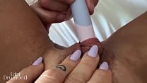 MILF ganha sugador do vizinho tarado, &eacute; fodida SEM CAMISINHA e leva GOZADA NO CLITORIS GRANDE &ndash; Fabi Drumond