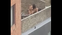 Cogiendo en la terraza