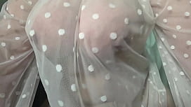 Große Titten Close-up. MILF schlaffe Titten.