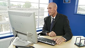 Cum Lover Jordan Kingsley Deepthroats Like a Pro