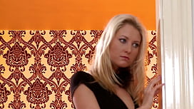 Susan Snow's Mature Blonde Cunt Gets Deeply Licked, Sucked & Fucked Hard SQF