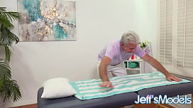 BBW Quinn Rain Gets Fingered and Toyed to Ecstasy by a Skilled Masseur