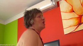 Fette 80-Jährige hat ihren ersten interracialen Sex