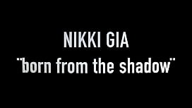 Hot Babe Shaking Her Ass...