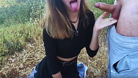 Der beste Freund meines Ehemannes fickt mich köstlich in einem öffentlichen Park