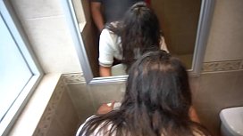 Lehrers Liebling wird erwischt: Notgeile Studentin fickt ihren Professor