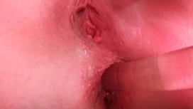 KI-Fantasie: Unerwartete Begegnung in der Bibliothek