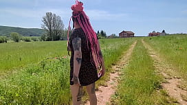 Kornfeld-Kuss: Mundvoll Lust mit der wilden Feldfrau