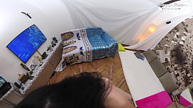 Reif und Haarlos: Die Sissy Lady saugt und fickt