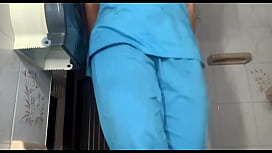 Erstaunlicher Strahl in der Krankenpflegerin's Dusche