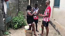 Lustige Verführung im Freien