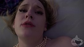 Stiefmutter lockt: 'Papa schläft, jetzt bist du dran'