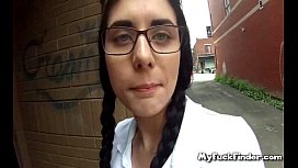 Brillenträgerin Bläst Heiß Im Auto Outdoor-Fick