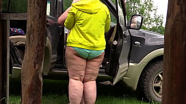 Voyeur mit versteckter Kamera: Reife Lesben auf freier Natur beobachten. Große Hintern und dicke MILFs im Backstage-Bereich. Bbw. Amateurfetisch in einem öffentlichen Ort. PAWG.