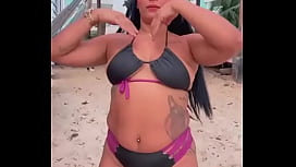 Super Hot Chick Dancing ...