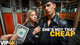 VIP4K. Die Nachbarin fickt mich durch die Wand.