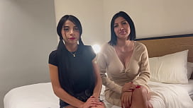 19-jährige Teenager mit riesigen natürlichen Titten bringt Stiefmutter zum ersten Pornocasting