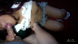 Strenger Lehrer fickt Studentin auf dem roten Sofa