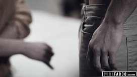 REINES TABU: Die Stiefmutter hilft dem verletzten Sohn, sich selbst zu befriedigen