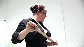 Strenge Busenfreundin: Die Deutsche Lehrerin