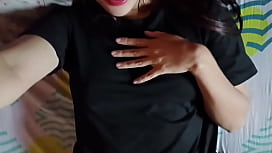 18-JÄHRIGE SCHWESTER IM NACHTHEMD VERFÜHRT, TRAURIG WEIL IHR FREUND SIE VERLASST HAT, SCHÖNE GROSSER ARSCH, HOMEMADE PORNO