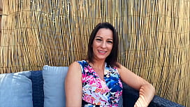 Kyara, die verführerische MILF, die Sex liebt