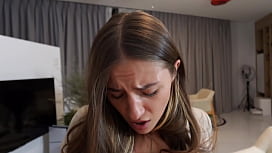 Hauslehrerin findet ihren Dildo und muss alles gestehen!