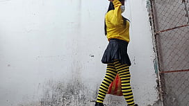 Selbstgemachtes Sex: Demütiger Verkäufer fickt heiße Frau hart in seinem Zimmer