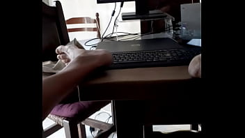 Latte wichsen beim Lesbenporno