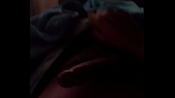 Novinho batendo punheta
