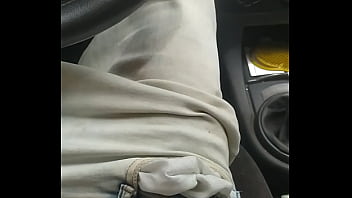 車の中でチンコを拾う