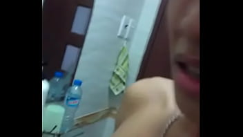 Gay bình tân số lọ trong tolet