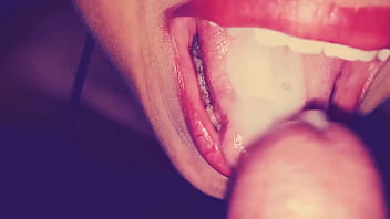 Sensual Mamada De Mexicana Al Final Recibe Descarga De Semen Y Su Hermosa Y Sexy Boquita De Putita...