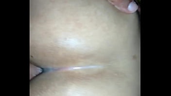 En cuatro le doy por su culo...