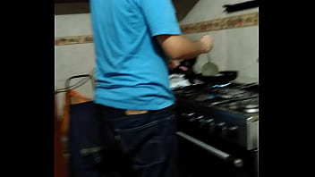 MI PUTA ME COCINA