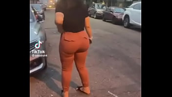 Bundão Grandão de cavala socado na calça jeans