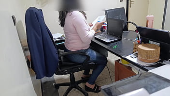 職場の上司が、昇給と引き換えに毎日彼女とセックスするように頼んできた。彼女は私のシュガーママになりたいと言っていた。実際、その売春婦はとても美味しくて、彼女の膣にペニスを入れるのが本当に好きだった