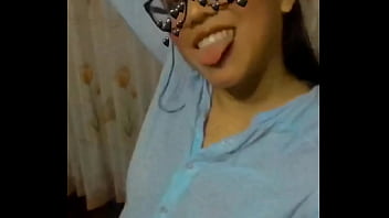Peruana bailando sexy mostrando tetas