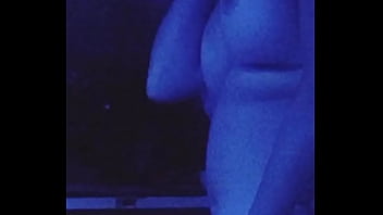 Blu Mange [Gros Plan Vertical] [2021]