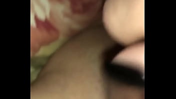 Anna Joue Avec Sa Chatte