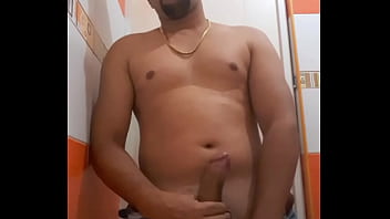 Exhibiendo mi pene...